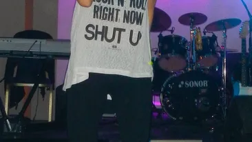 Ellie White a revenit pe scenă, la o lună după naştere! Iată cum arată vedeta!