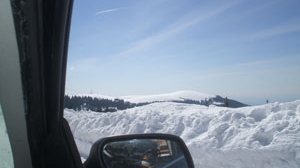 Avalanşă pe Defileul Jiului! Traficul spre staţiunea Rânca e oprit