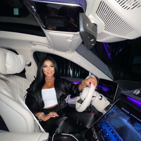 Prin prisma meseriei pe care o are, Alina Stoican, bruneta cu forme voluptuoase, e cunoscută în lumea showbizului din România © Instagram