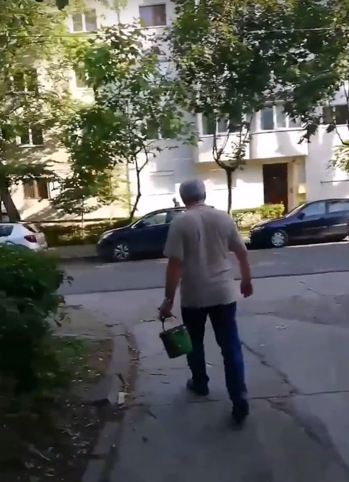 Așa ceva nu s-a mai văzut! Cum s-a răzbunat un pensionar din Bacău pe copiii gălăgioși din spatele blocului