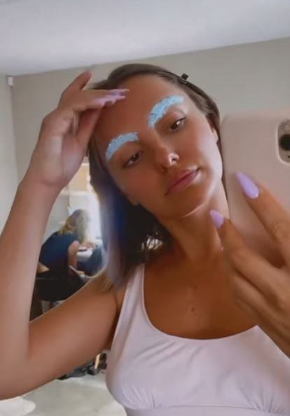 Alexandra Stan și-a făcut o nouă schimbare de look, dar a fost taxată imediat de un internaut: ”Fă muzică, nu scandal!”