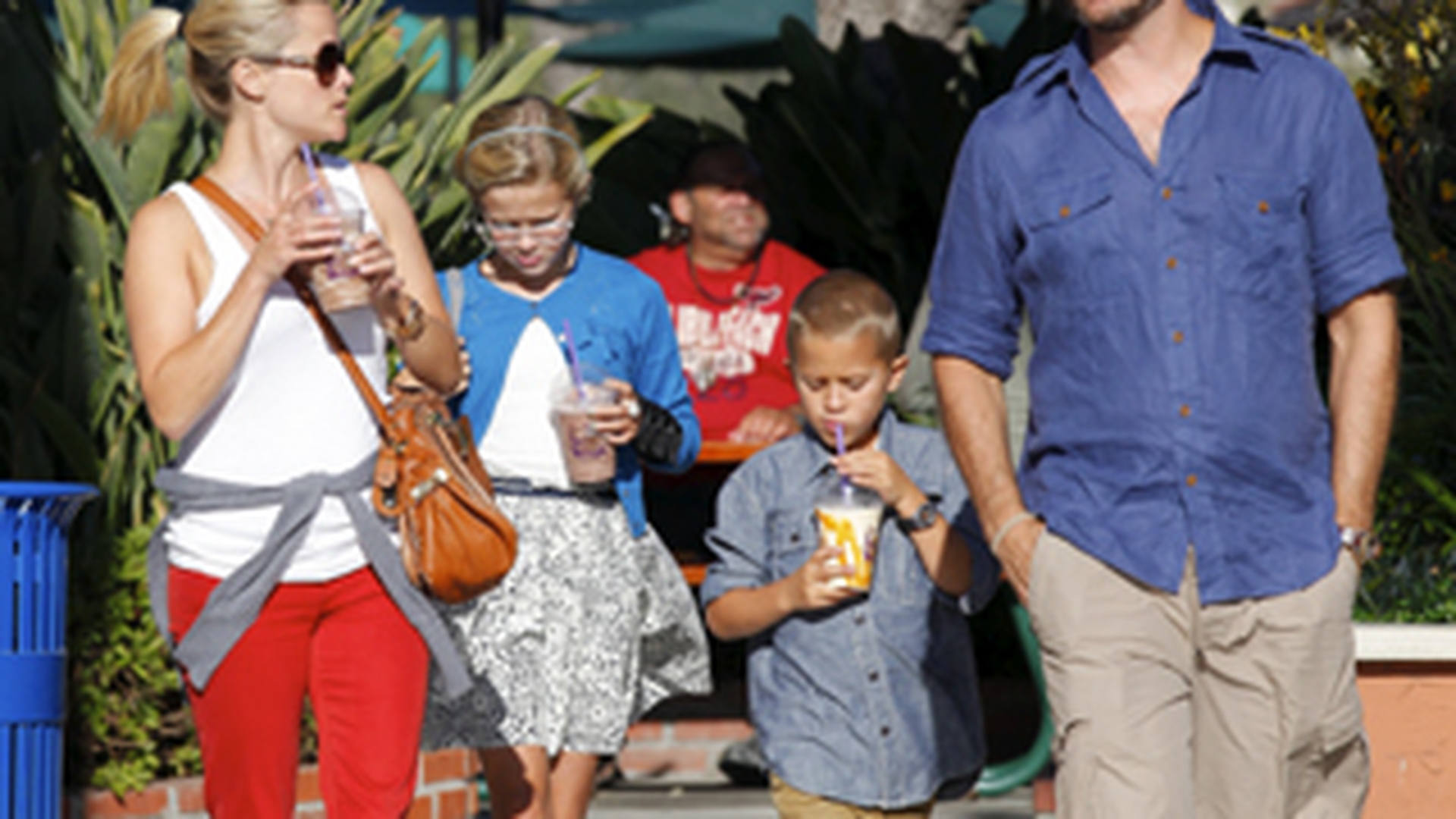 Lui Reese Witherspoon ii place mai mult sa fie mama! Vrea mai multi copii!