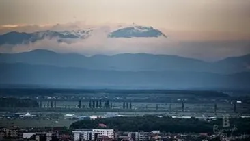 Fenomen extrem de rar, in Capitala! Muntii Carpati, vazuti cat se poate de clar de pe Stefan cel Mare!