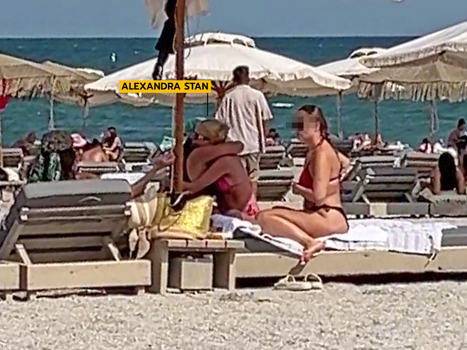Alexandra Stan a arătat TOT pe plaja din Mamaia! Artista e HOT!