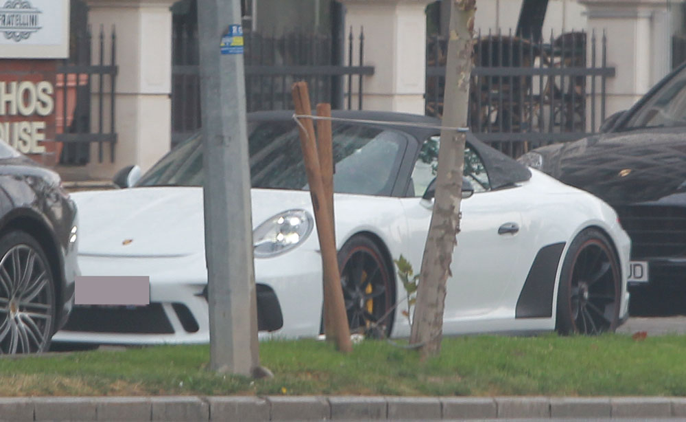 Lucian Azoiței a răvășit Capitala cu ultimul model de Porsche Speedster
