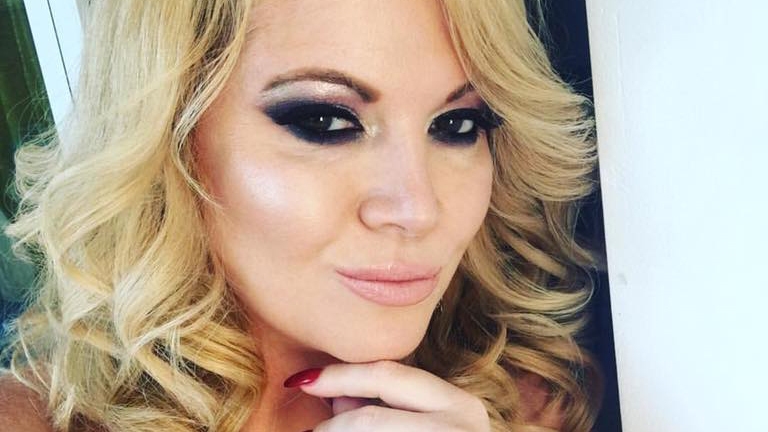 OANA LIS le-a arătat tuturor imaginea! Şi-a schimbat look-ul şi a apărut fără pic de machiaj
