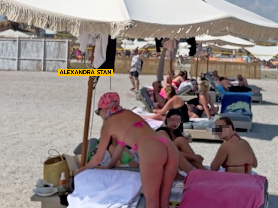 Alexandra Stan a arătat TOT pe plaja din Mamaia! Artista e HOT!