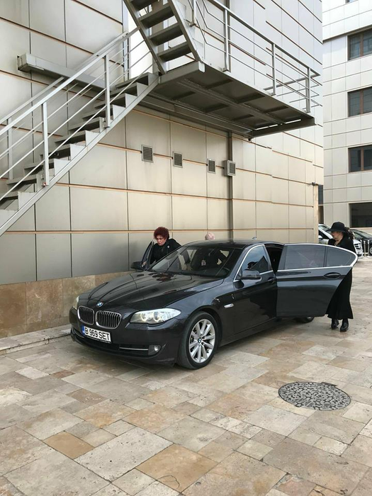 Elena Merișoreanu a plecat cu o sacoșă uriașă de la parastasul de lux al Ionelei Prodan. Vezi ce a primit