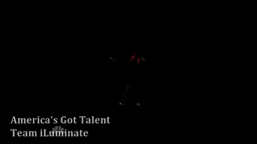 Show colosal la America's Got Talent! Uite ce mega-sezantie au facut niste dansatori cu lumina stinsa