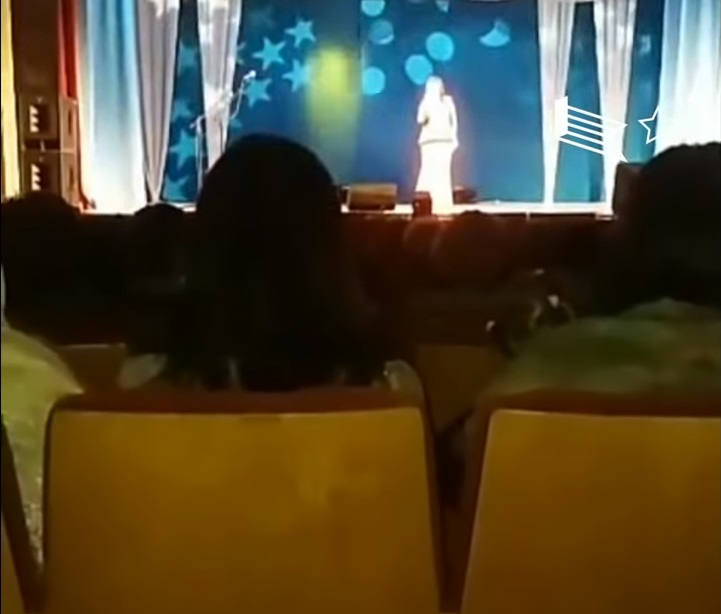Scene înfiorătoare! O cântăreață celebră a murit în timp ce cânta. Ultimele clipe de viață au fost filmate