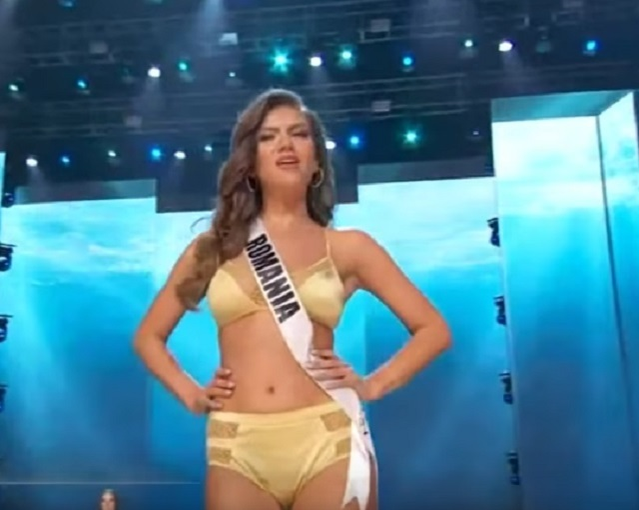 Reprezentanta României la Miss Universe 2017, gafă de proporţii la proba costumului de baie! Cum a apărut tânăra pe scenă
