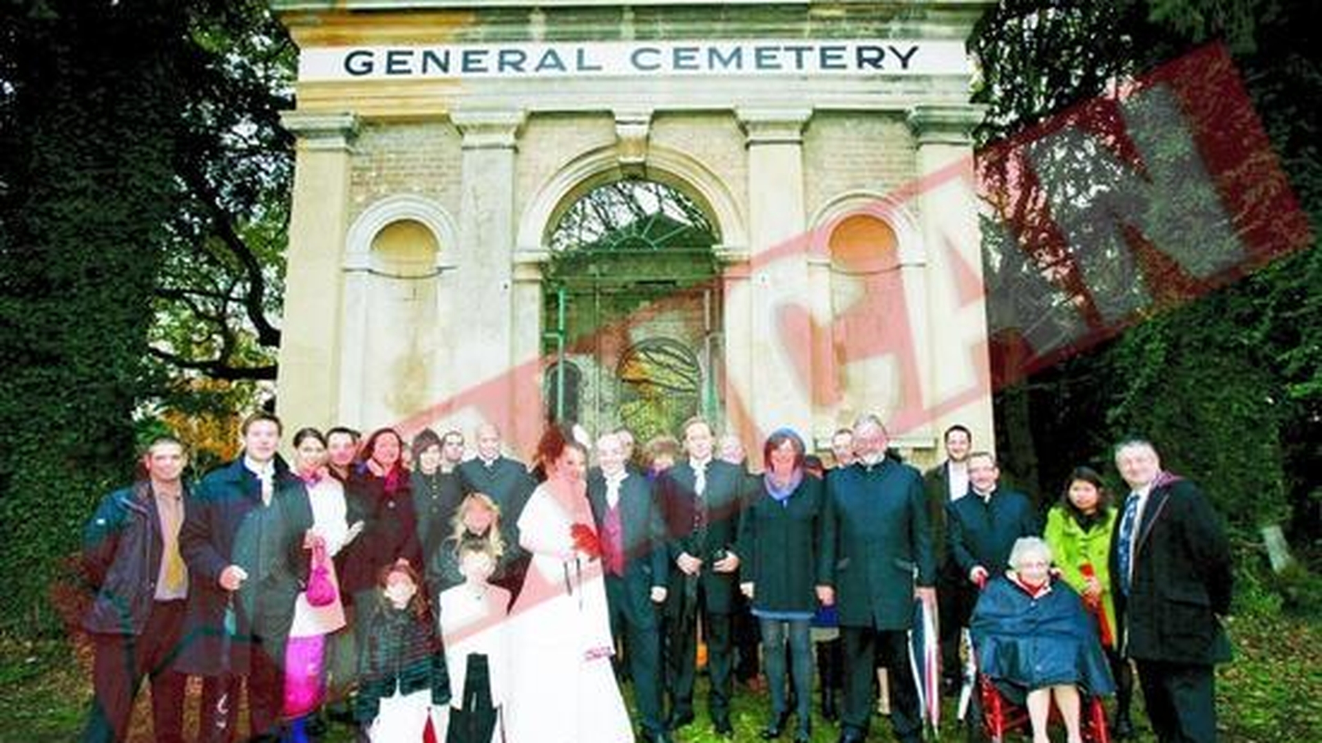 Au facut nunta in cimitir