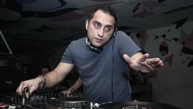 S-a saturat de atata galagie si aglomeratie din cluburi! Dj Rynno nu mai suporta acum nici iesirile la mall cu sotia!