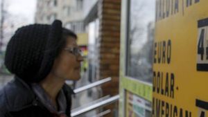 Curs valutar BNR 10 aprilie 2020. Starea de urgență a modificat cursul valutar. Câți lei costă azi 1 euro