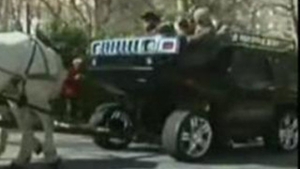 VIDEO Hummer cu doi cai putere! A transformat SUV-ul in caruta!