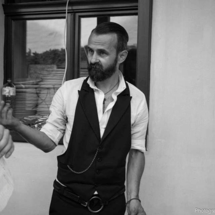 Florin Dobre explică greșelile din vestimentația domnilor / Sursa Foto: Instagram.com