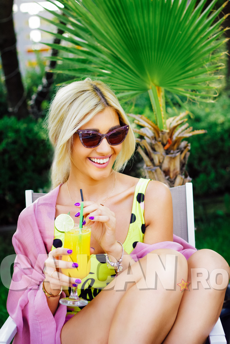Metoda prin care Alina Eremia obţine un bronz perfect! Arată senzaţional în costum de baie!