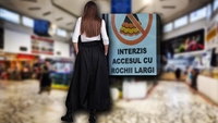 „Interzis accesul cu rochii largi”. Afișul care a stârnit controverse într-un magazin din România