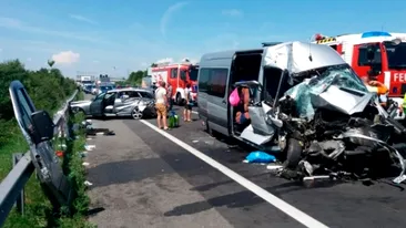 Microbuz plin cu români, accident grav în Austria!
