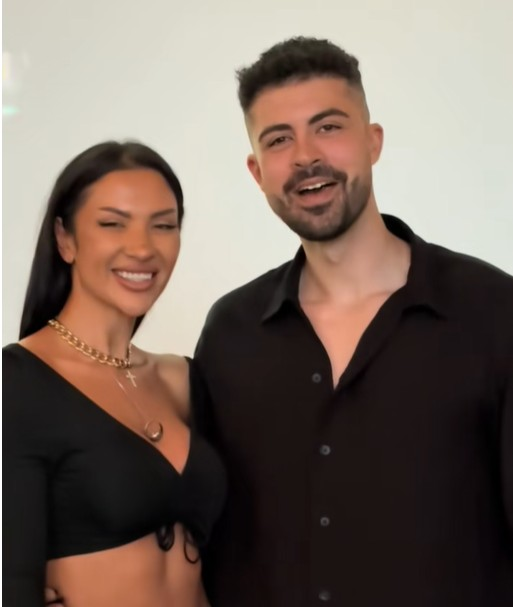 Ramona Olaru e istorie! Steve Ant a înlocuit-o pe asistenta de la Antena 1 cu o vedetă Pro TV