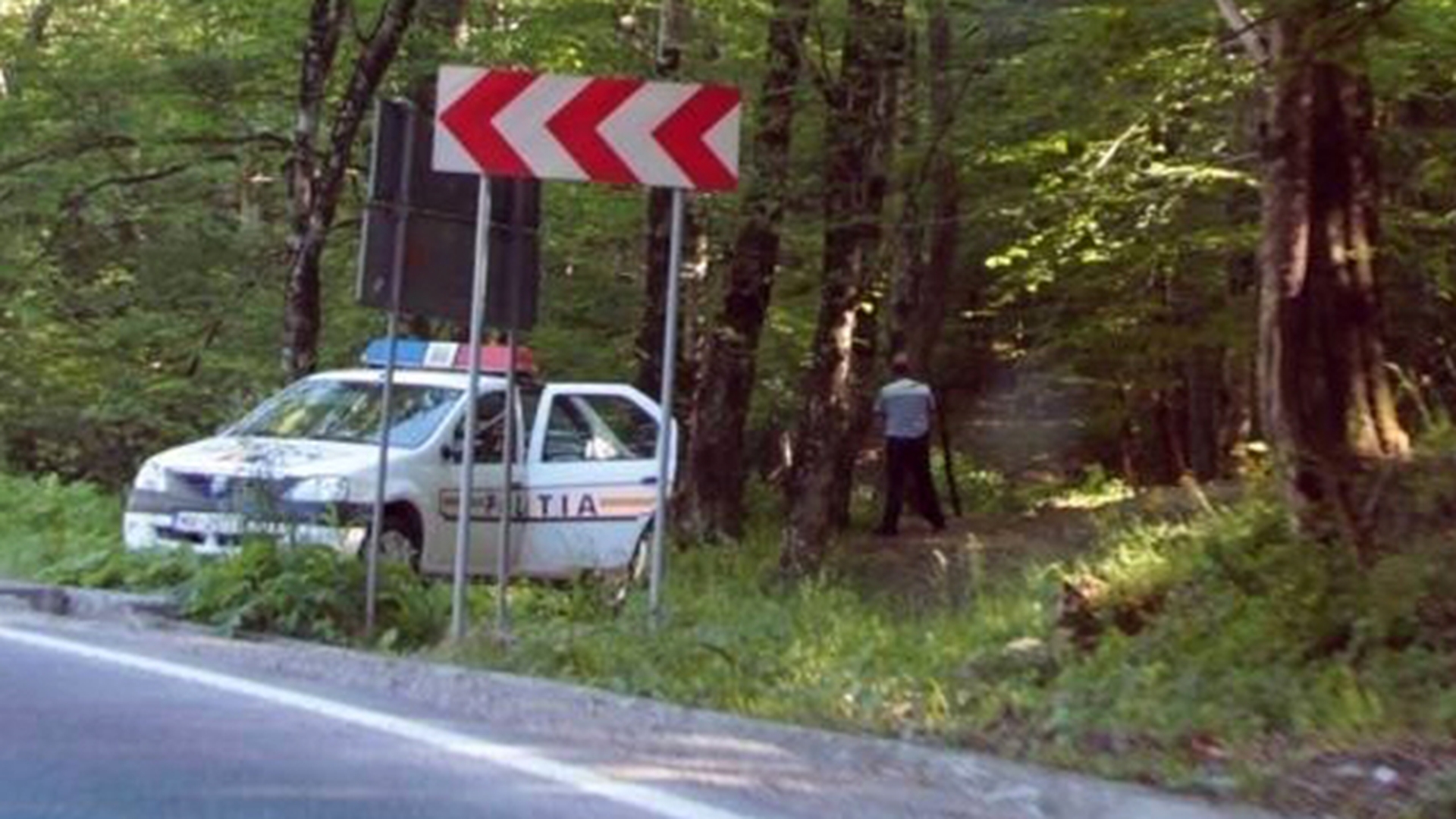 "Veniti repede la Vedea! Un barbat s-a spanzurat cu capul in jos!" Cand au ajuns la fata locului, politistii au ras in hohote