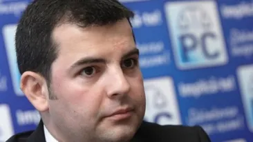 Un ministru a furat startul de Dragobete! VEZI in ce ipostaze a fost surprins politicianul!