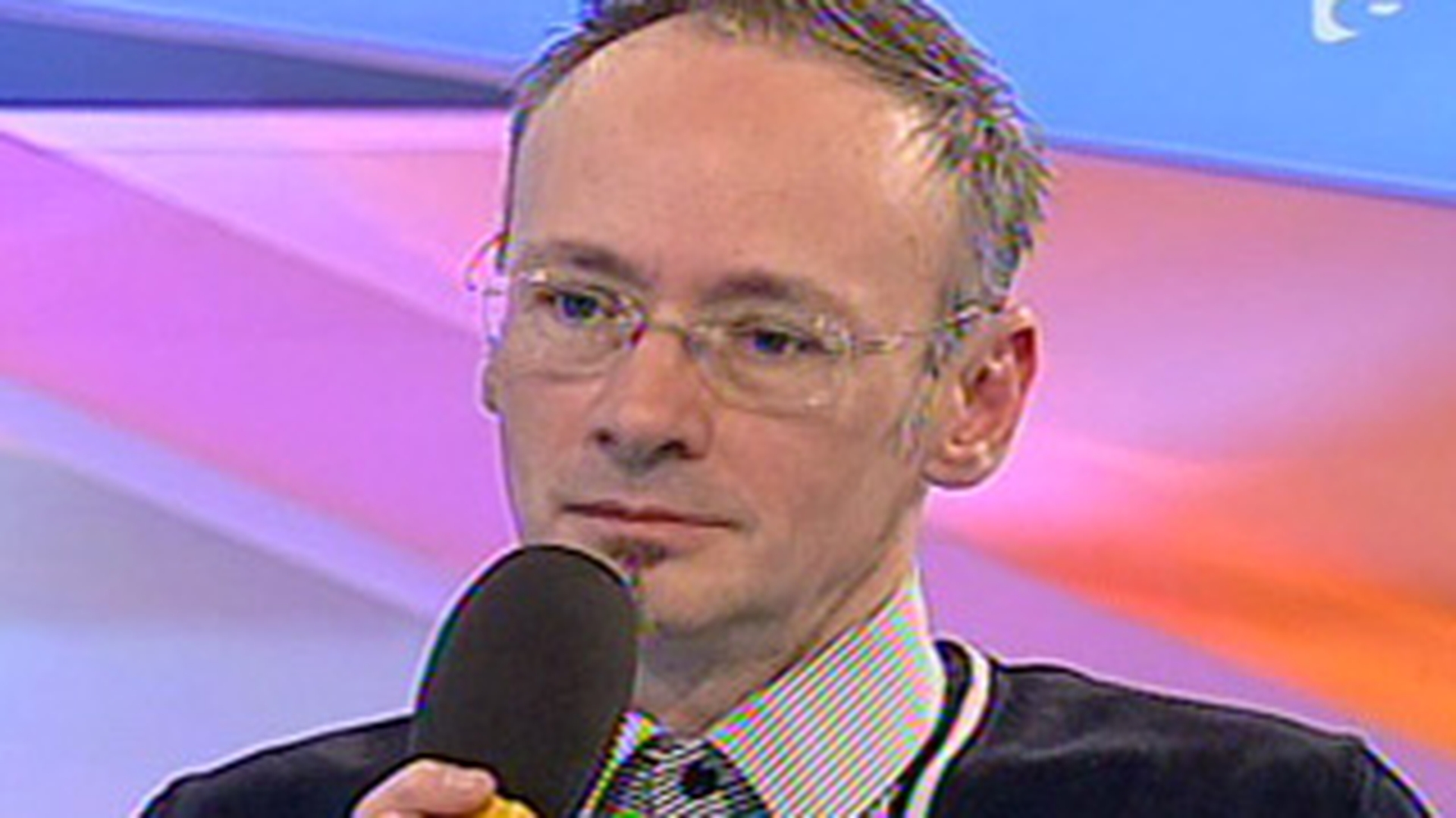 Mihai Albu: "La inceput am facut design pentru corpuri de iluminat! Primul pantof l-am creat in 1983"