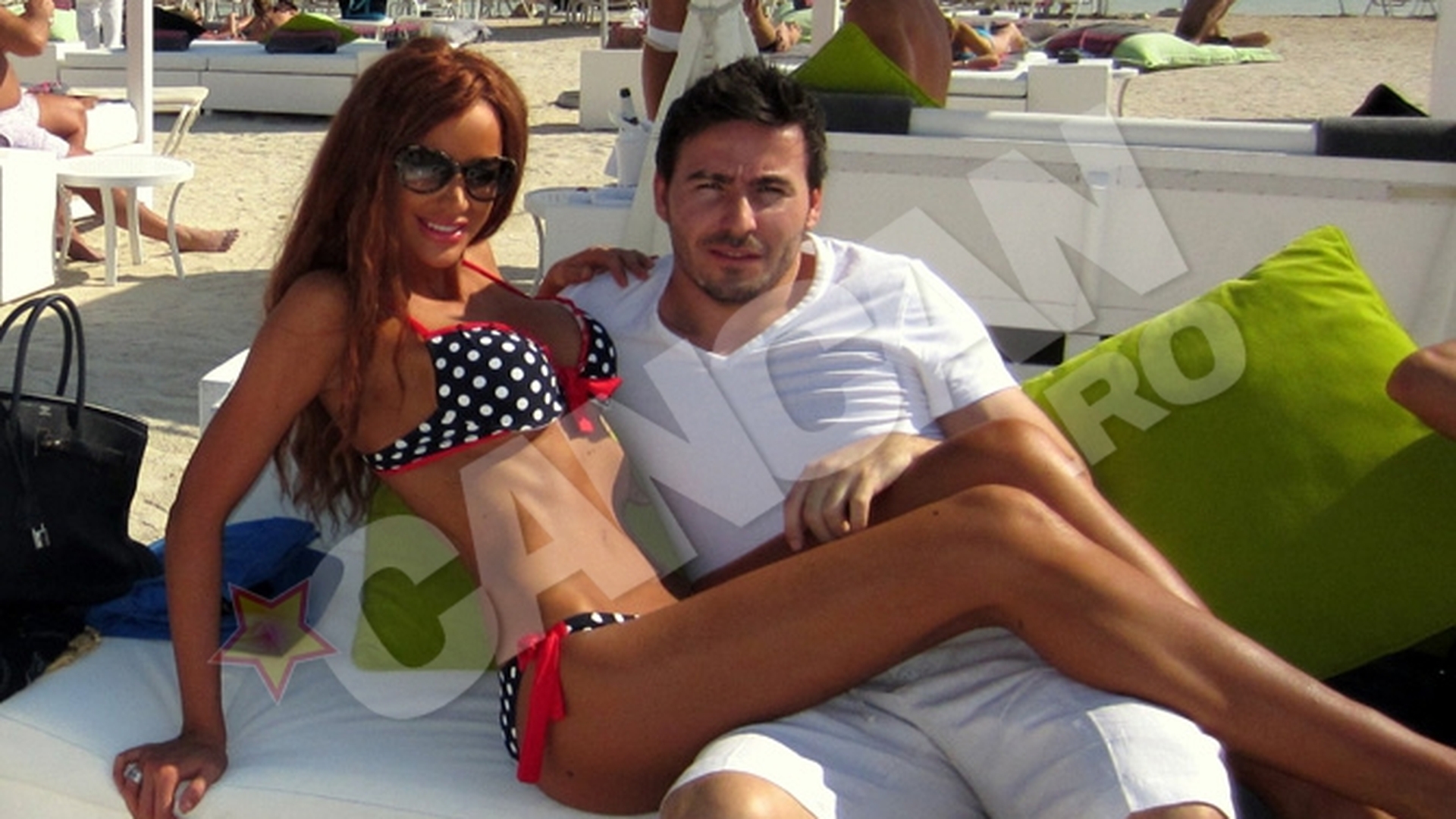 Bianca a facut 300 de abdomene pe zi, ca sa arate bine la plaja! Ce zici, merita efortul? A tras tare in vacanta in Dubai