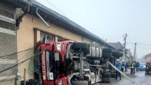 Accident în Brașov! A urcat beat la volan și s-a răsturnat cu tirul