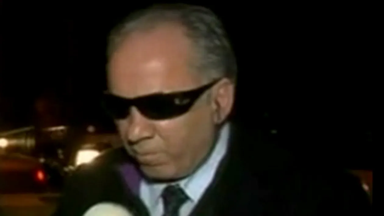 VIDEO Dinu Damaschin s-a mutat in bloc cu Moni! Uite ce show NEBUN a facut in direct! Beau cafeluta unde o bea Monicuta! Eu sunt venit de pe alta planeta