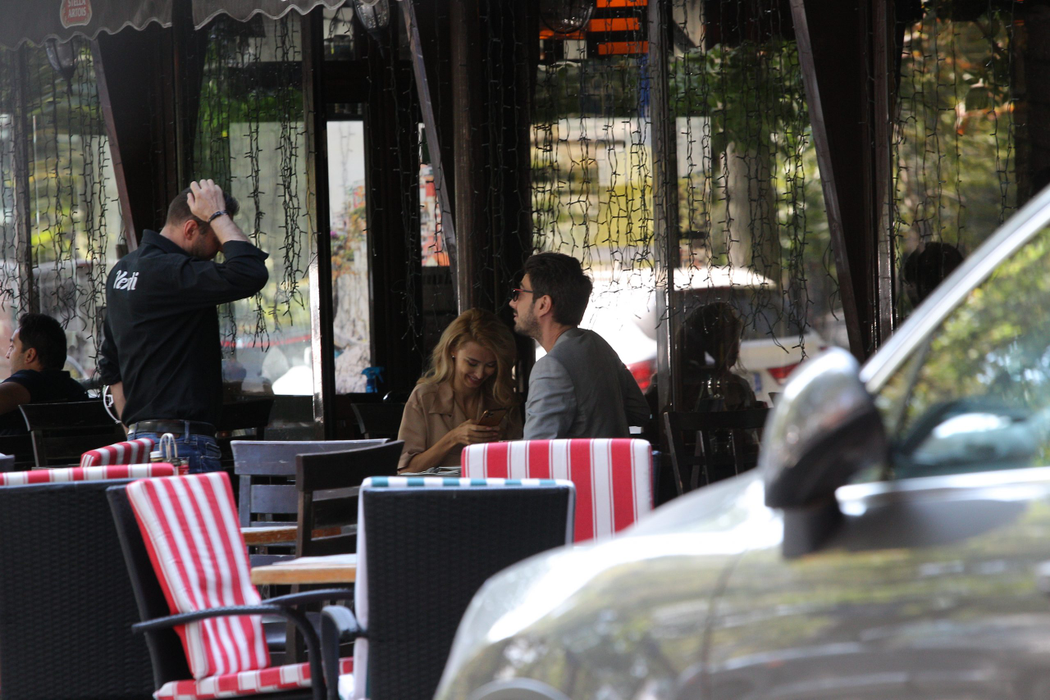Andreea Bălan și Tiberiu Argint nu se mai ascund! Au luat masa la terasa "Trattoria Verdi" de la Aviatorilor