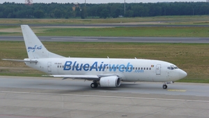 Incident pe Aeroportul Otopeni! Avion Blue Air întors după ce a lovit cu coada pista
