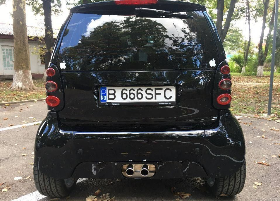 OANA ZĂVORANU îşi vinde maşina, dar cere de şase ori valoarea corectă! Cum arată „automobilul Satanei”
