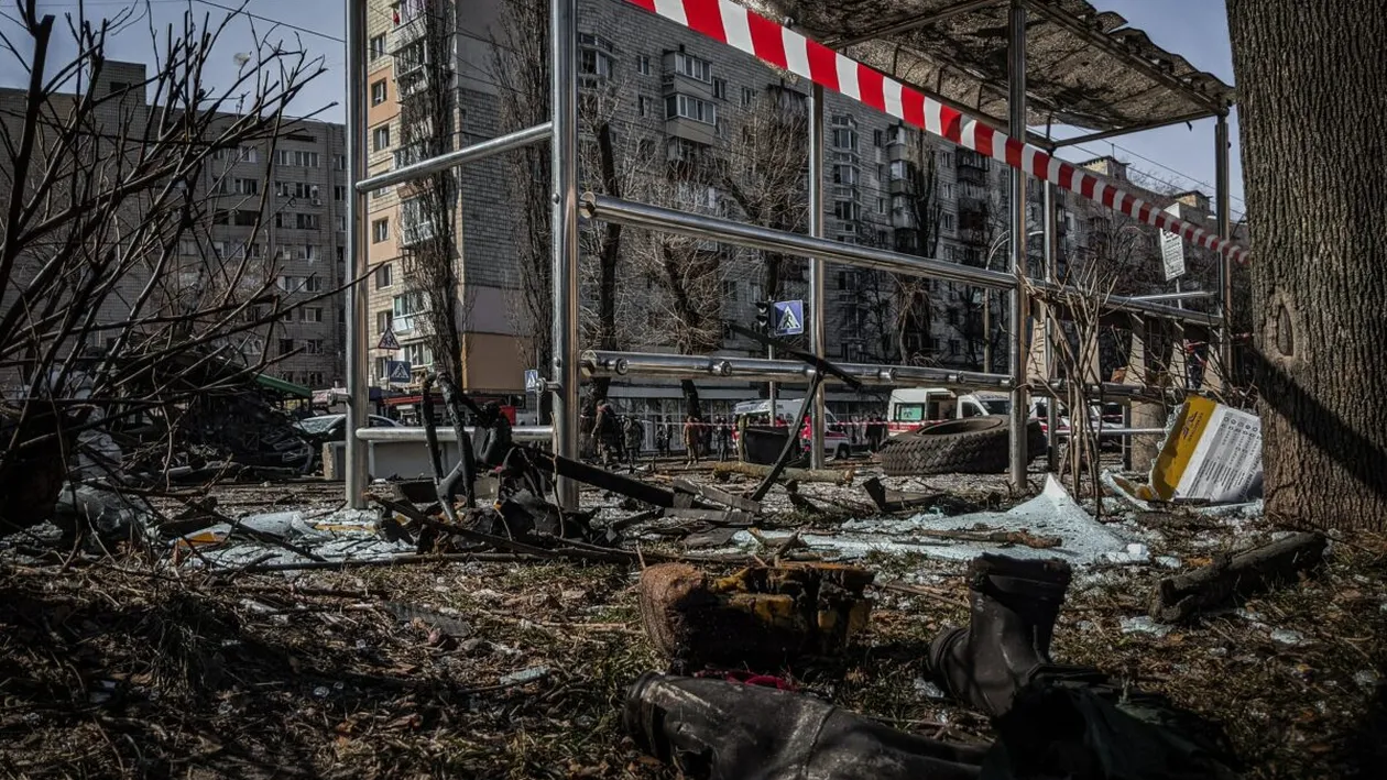 Risc uriaș de holeră în Ucraina! Sub fiecare bloc bombardat din Mariupol se află zeci de cadavre