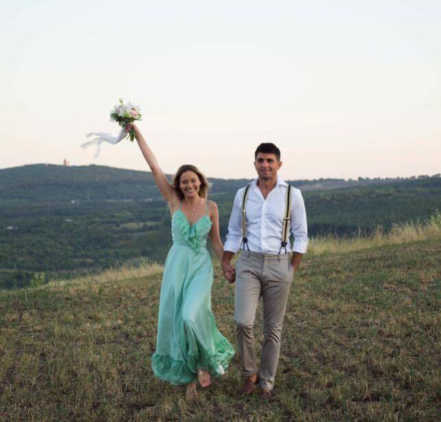 Laura Cosoi şi Cosmin Curticăpean sunt împreună de şase ani, iar de curând au aflat că vor deveni părinţi
