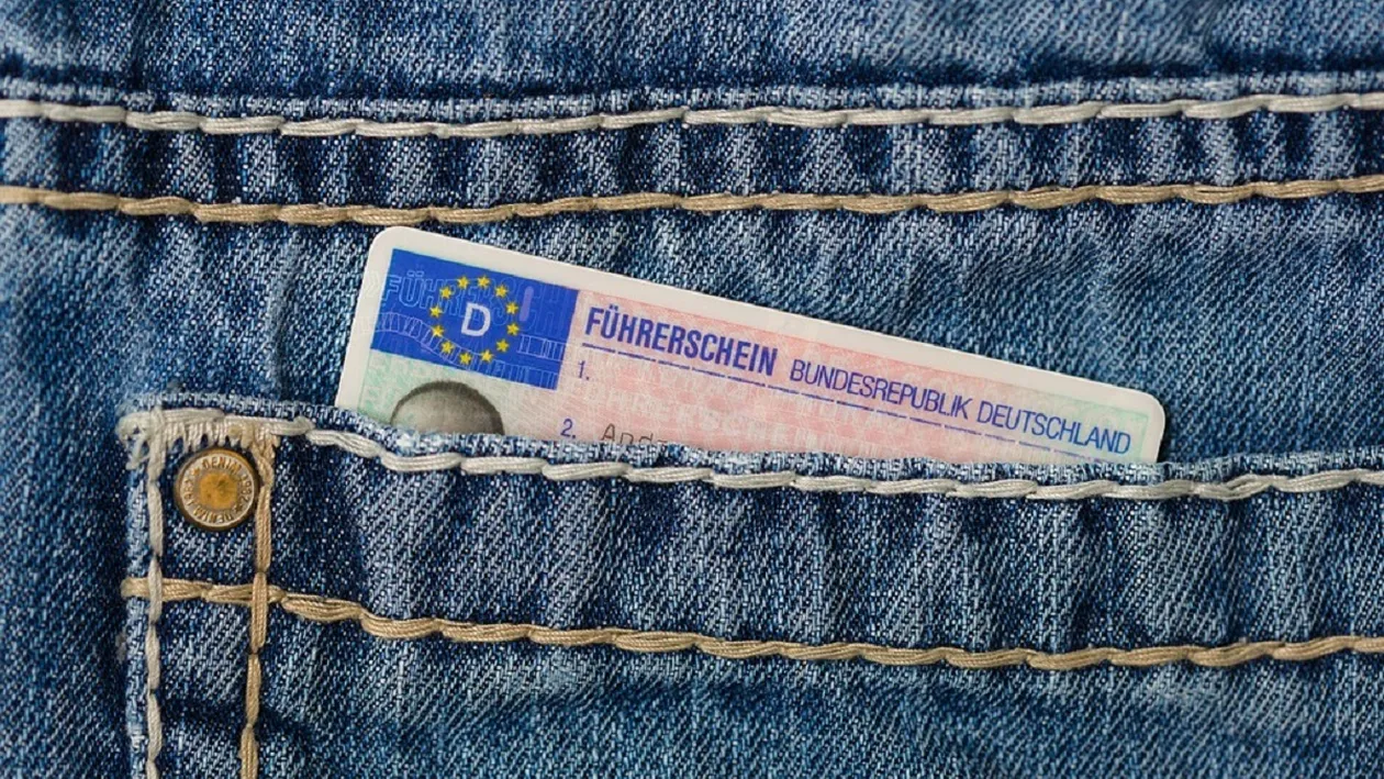 O „prințesă” cu BMW a lăsat polițiștii fără replică. Ce s-a întâmplat după ce oamenii legii au oprit-o în trafic