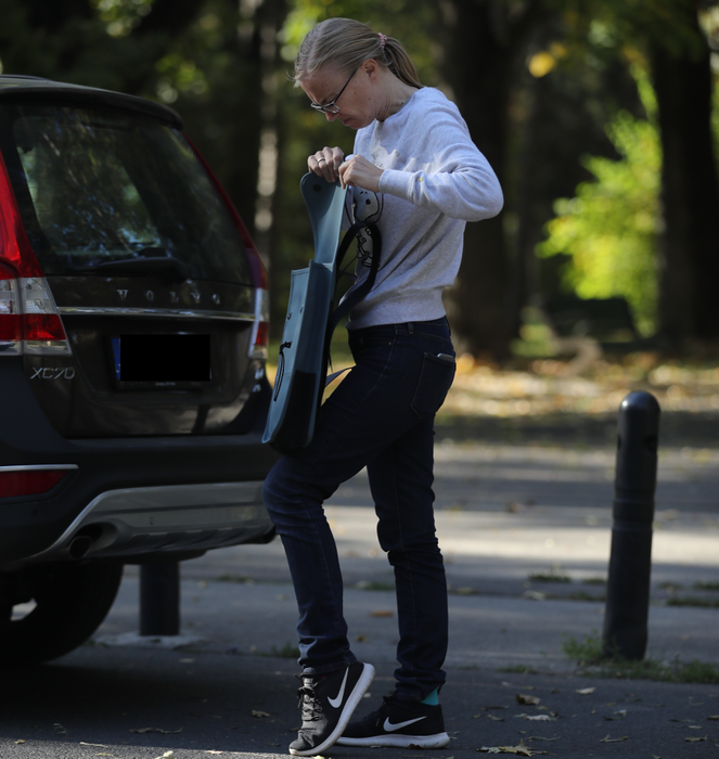 Ieva Govadaite, soţia boss-ului PRO TV, la o plimbare relaxantă în parc