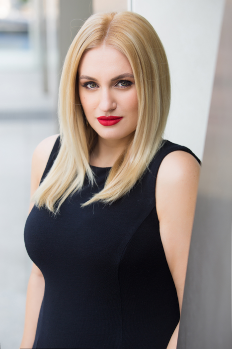 A renunţat la dulciuri, prăjeli apoi…Cum a slăbit 38 de kg cunoscuta bloggeriţă de beauty