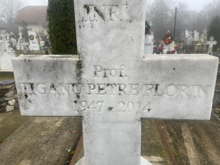 Ce a apărut la căpătâiul Marilenei, mama Mihaelei Rădulescu? Imagini tulburătoare de la priveghi