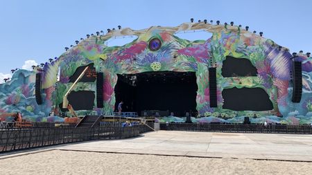 Cel mai mare festival de muzică, făcut pe o plajă, din Europa a început! CANCAN.RO are imagini în exclusivitate de pe Plaja Modern