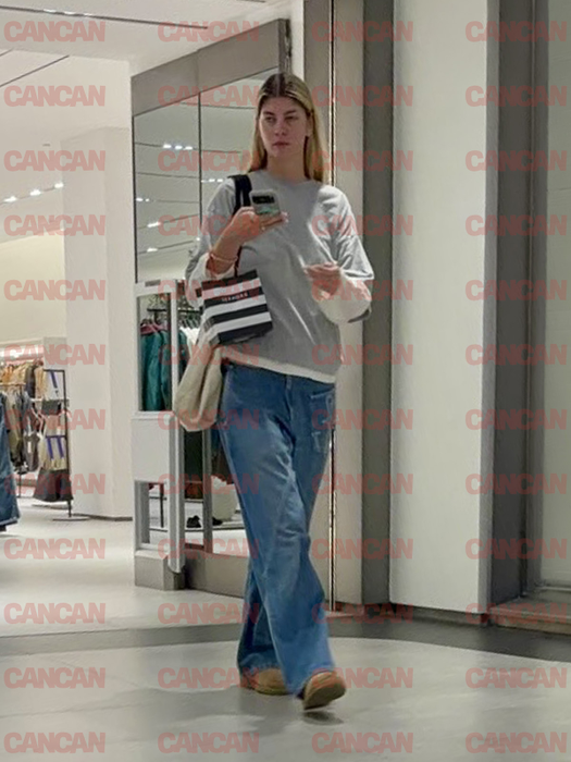 Laura Giurcanu cu o ținută casual ca de obicei