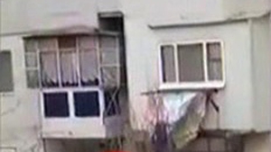 Cea mai tare metodă de furat haine. Nu o să-ţi vină să crezi ce a făcut un brăilean