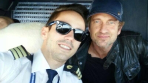 Ce ascunde Madalina Ghenea? Gerard Butler a venit in Romania in mare secret, cu o cursa comerciala!