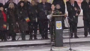 Cântăreața Viorica Macovei a făcut ”terci” imnul României pe scenă: "Acum ori niciodată să.."