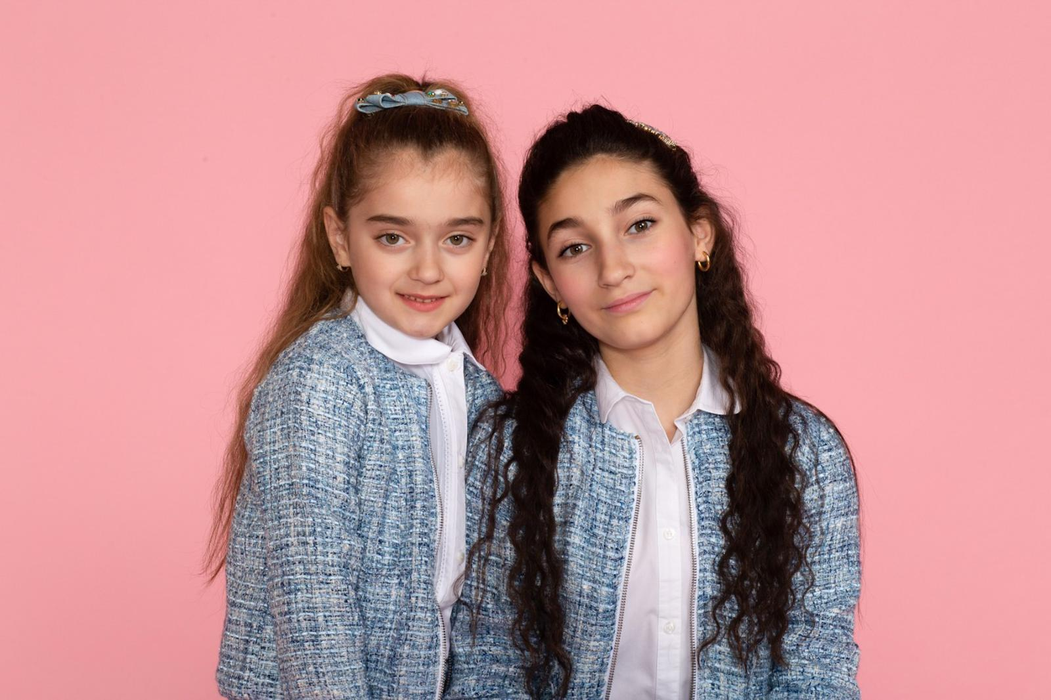 Surorile Anne Marie și Sophia vor urca pe scena de la ”Românii au Talent”