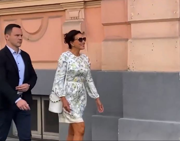 Carmen Iohannis a atras toate privirile în prima zi de școală/ sursă foto: captură video Mesageruldesibiu
