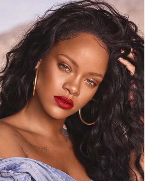 Rihanna s-a îngrăsat enorm. Cum arată acum