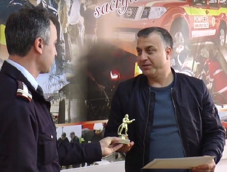 Eroul din Olt a fost premiat de pompieri