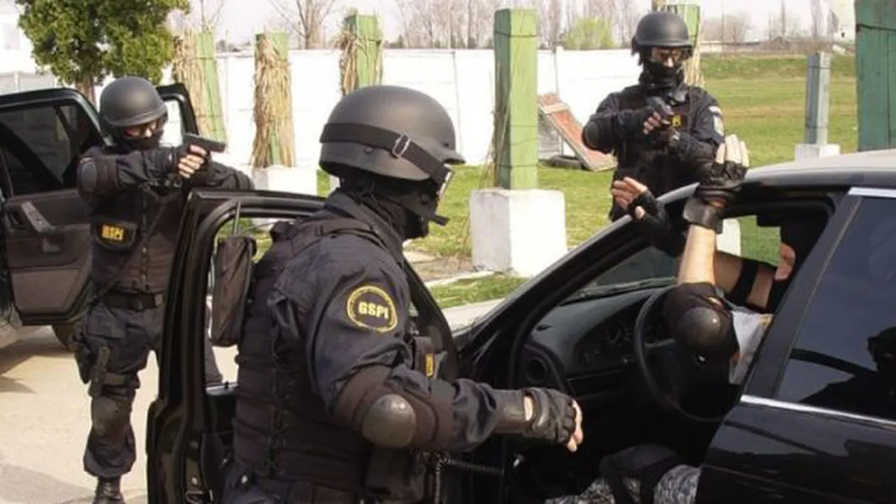 Mascatii in actiune! Trupele speciale au dat lovitura la autogara Militari
