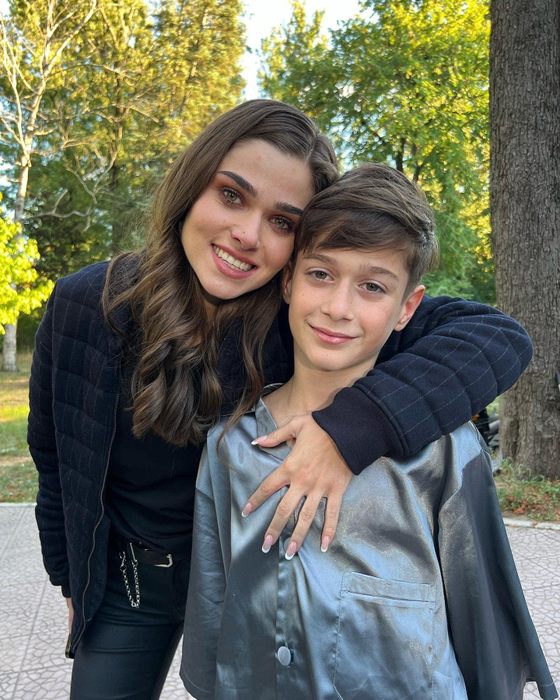 Fiul lui Vlad mUnteanu alături de Theo Rose / (Sursa: Instagram)